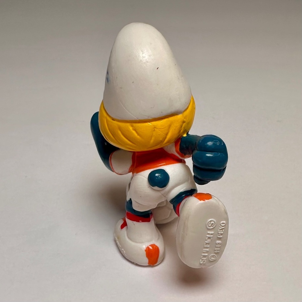 Vintage Soccer Smurfette Schleich 1989 Hong Kong Football Smurf PVC Figure - Picture 4 of 10